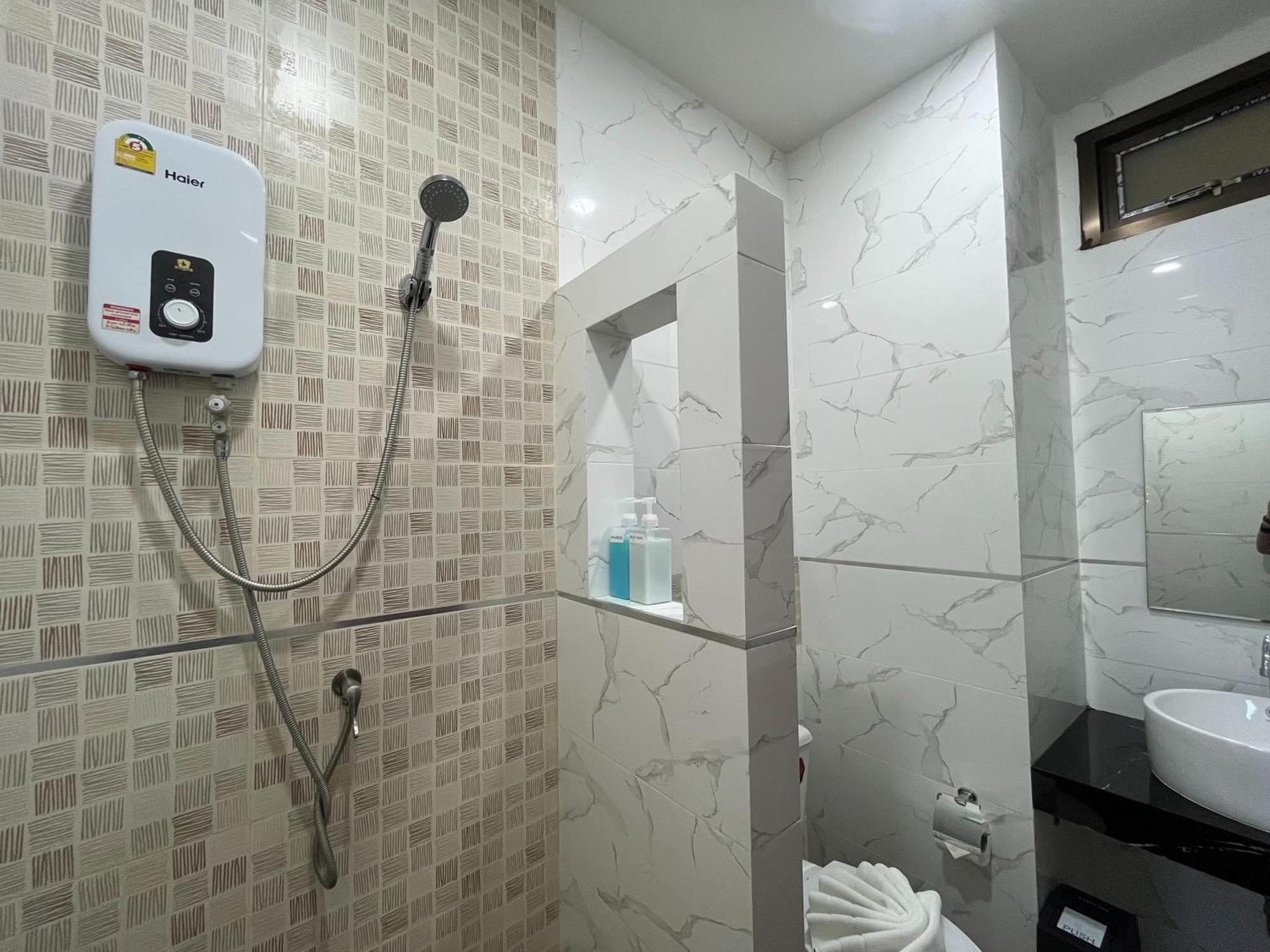 J & Ariya Hotel Near Samui Airport And Koh Phangan Pier Бопхут Экстерьер фото